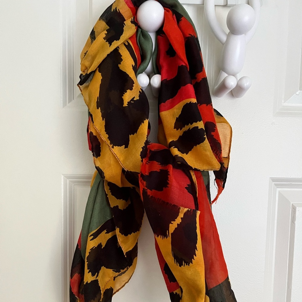 🐆❤️🤩Tiffosi scarf from Madrid Spain beautiful and bold!